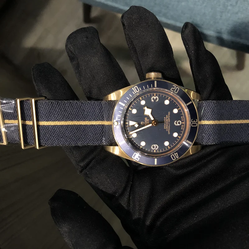 Thumb Heritage Black Bay Bronze / Bucherer Blue / Fabric