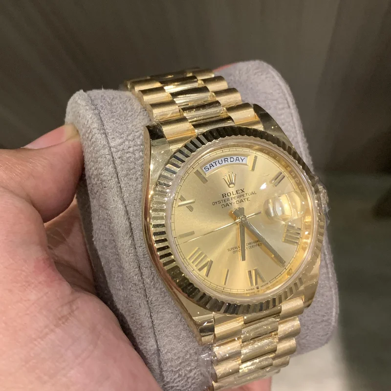 Thumb Day-Date 40 Yellow Gold / Champagne - Roman