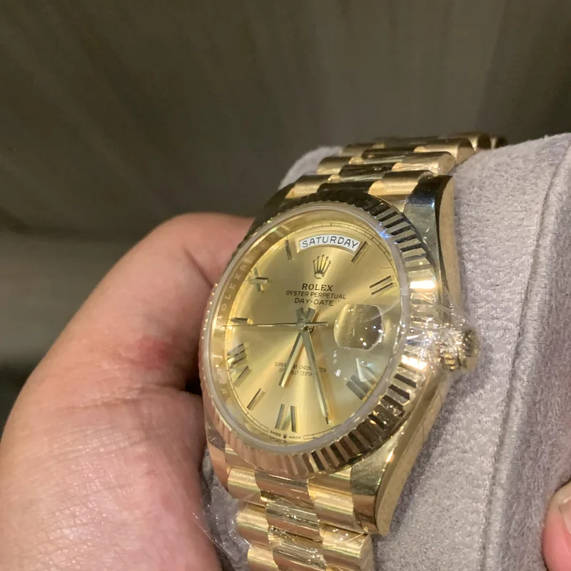Thumb Day-Date 40 Yellow Gold / Champagne - Roman