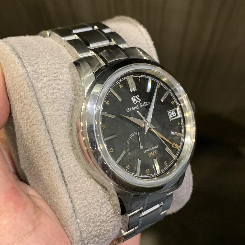 Thumb Spring Drive GMT SBGE271 ‘Kanro’