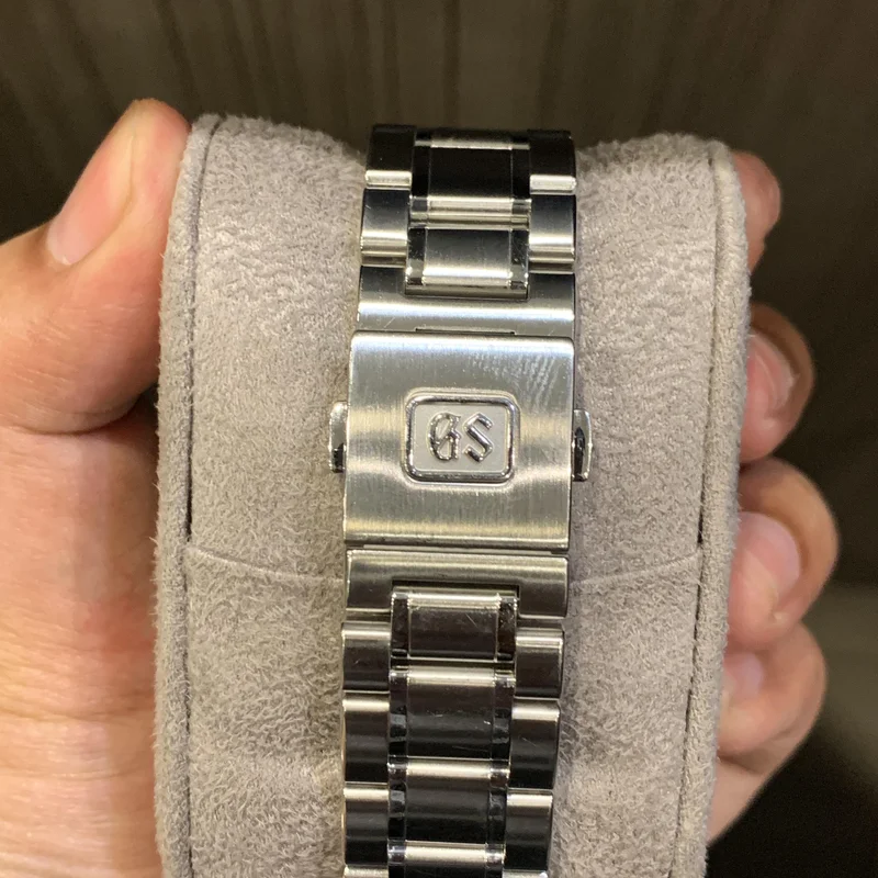 Thumb Spring Drive GMT SBGE271 ‘Kanro’