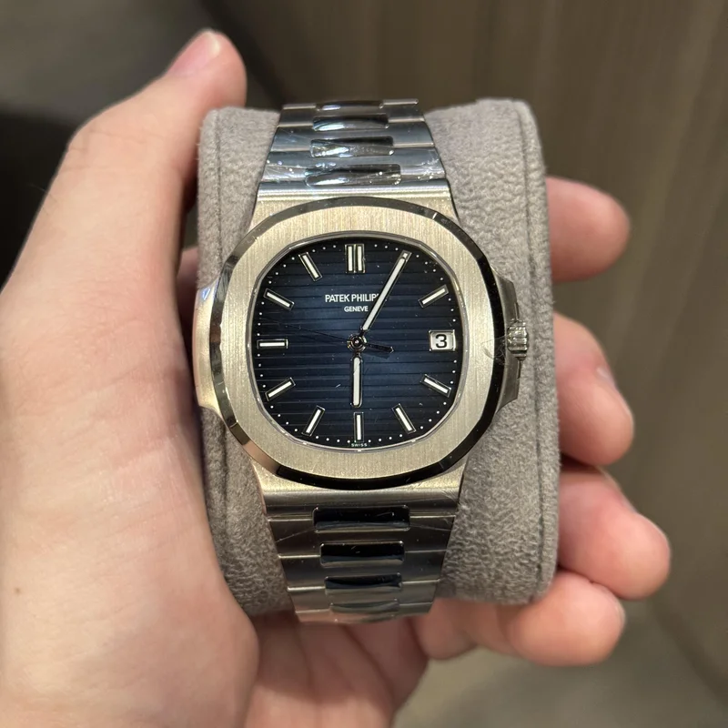 Nautilus 5811 White Gold / Blue