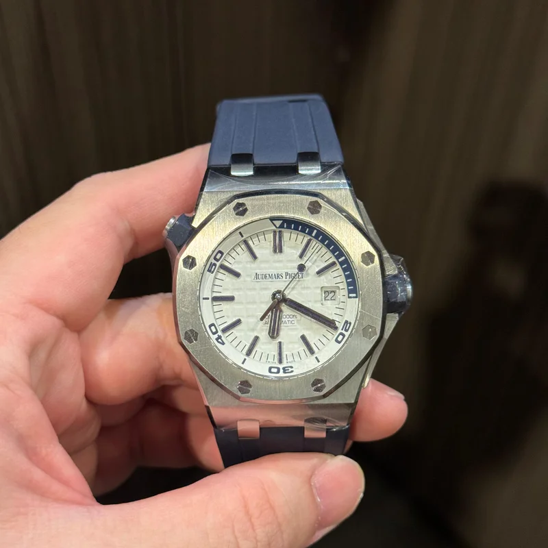 Royal Oak Offshore Diver Stainless Steel / White