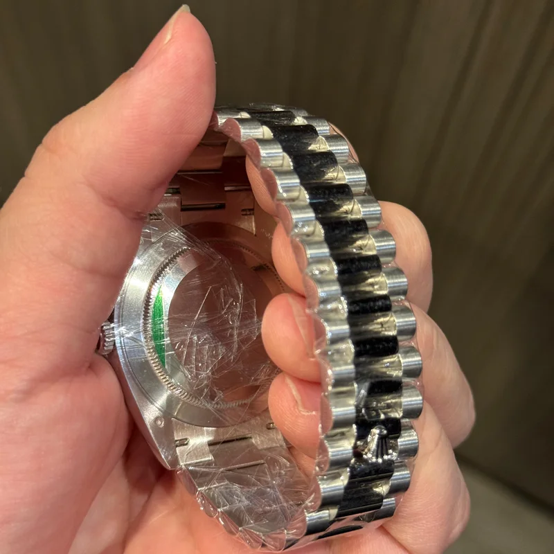 Thumb Day-Date 40 Platinum / Ice Blue Diagonal Diamond