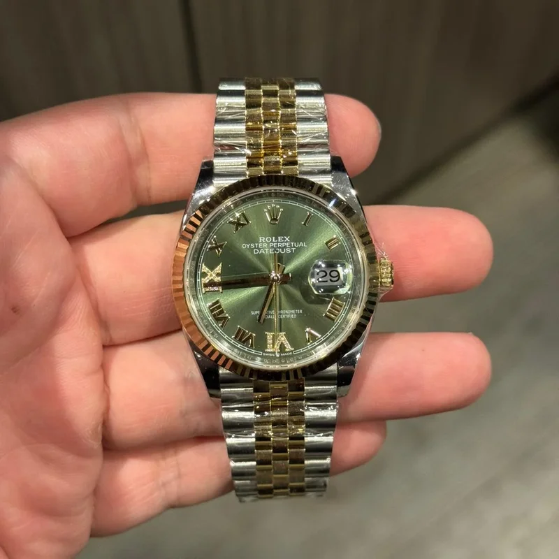 Datejust 36 Stainless Steel / Yellow Gold / Fluted / Olive Green Roman / Jubilee