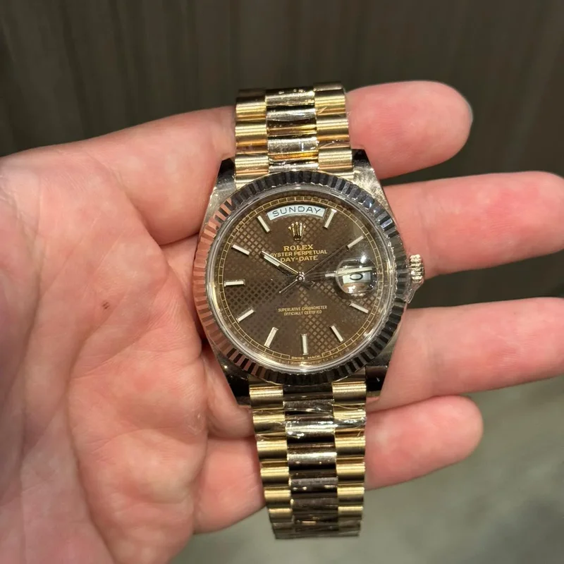 Day-Date 40 Everose / Chocolate Diagonal Motif