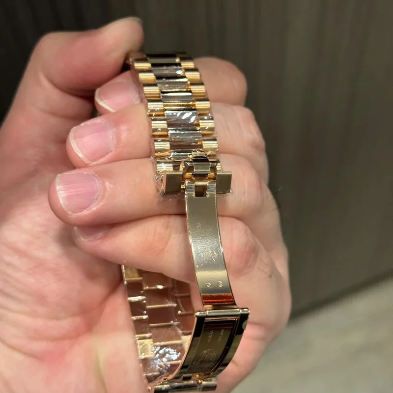 Thumb Day-Date 40 Everose / Chocolate Diagonal Motif