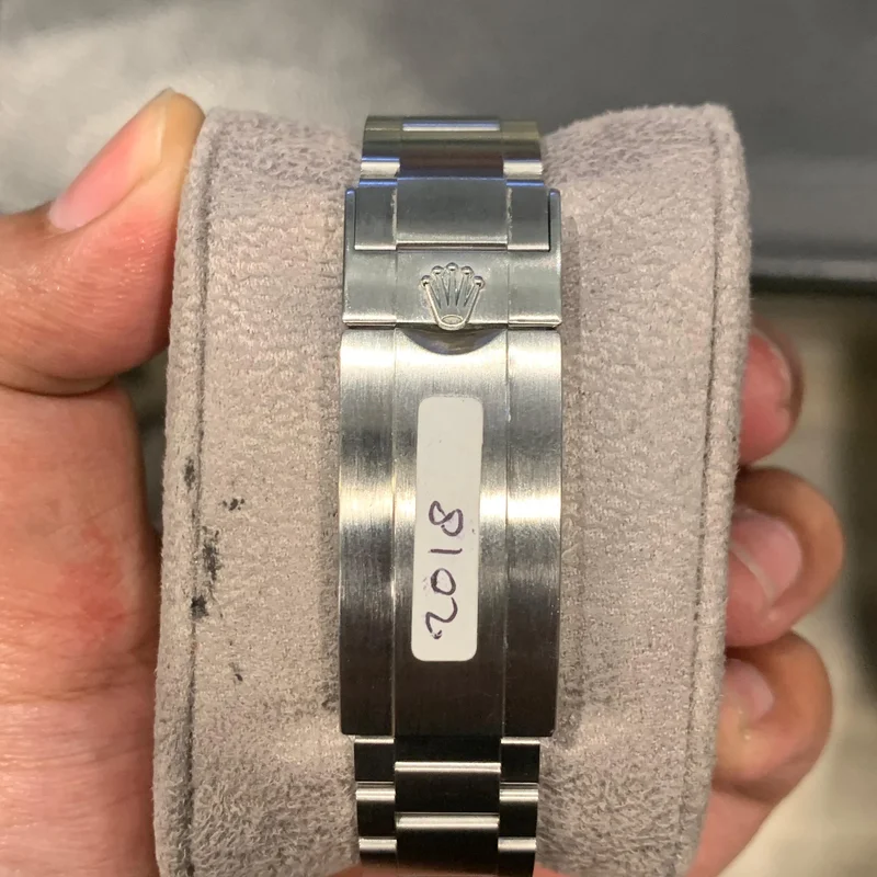 Thumb Submariner No-Date / Stainless Steel / Black / Cerachrom