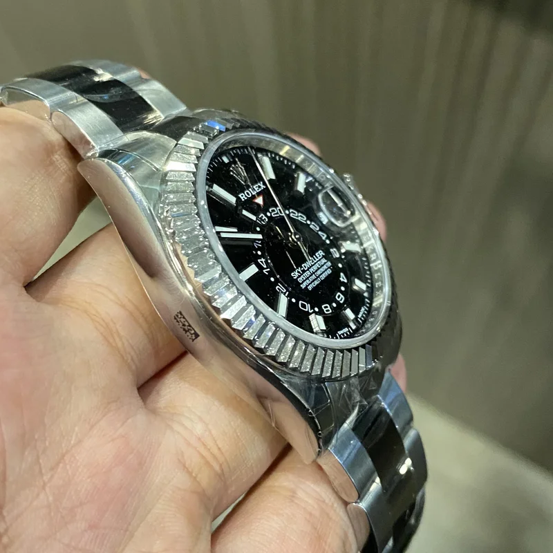 Thumb Sky-Dweller Stainless Steel / White Gold / Black