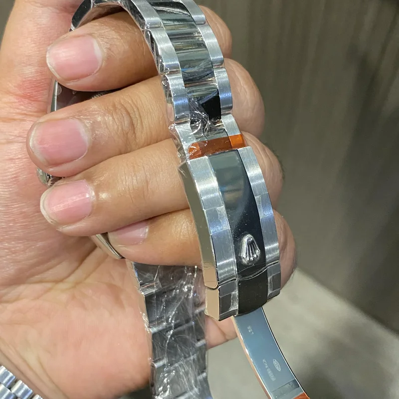 Thumb Sky-Dweller Stainless Steel / White Gold / Black