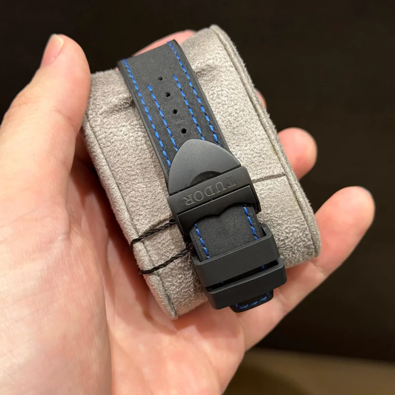 Thumb Black Bay Ceramic