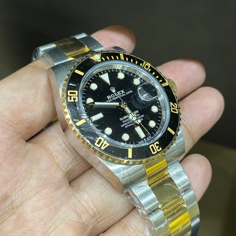 Thumb Submariner Date 41 Stainless Steel / Yellow Gold / Black