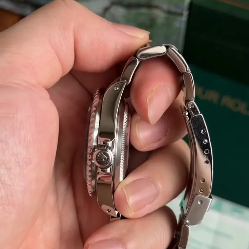 Thumb Sea-Dweller 16600 SuperLuminova