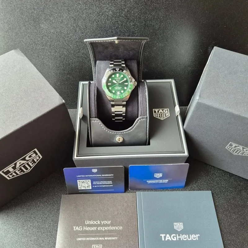 Thumb Aquaracer Professional 300 GMT / Stainless Steel / Green - Black