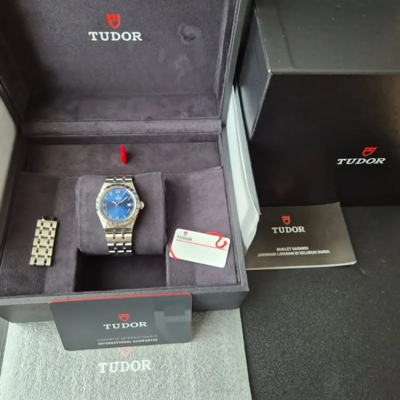 Thumb Royal Date 28 Stainless Steel / Blue - Roman