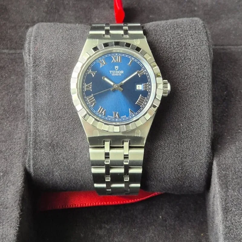 Royal Date 28 Stainless Steel / Blue - Roman