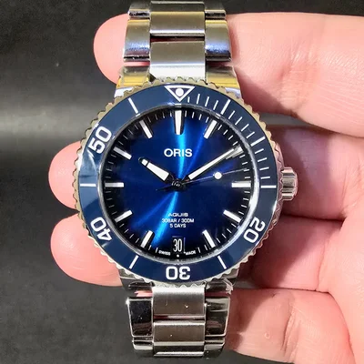 Aquis Date Calibre 400 41.5 Stainless Steel / Blue / Bracelet
