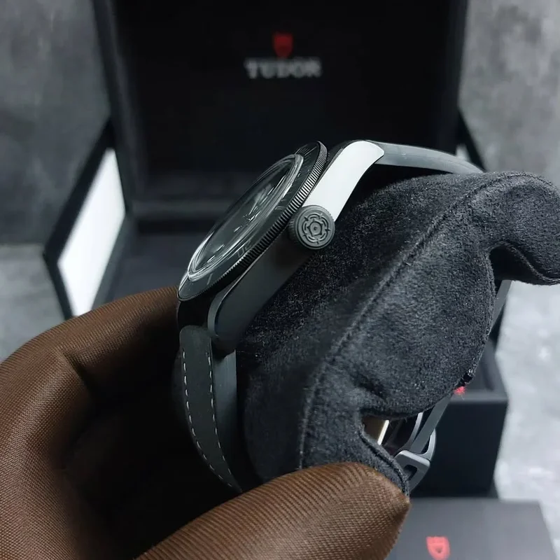 Thumb Black Bay Ceramic