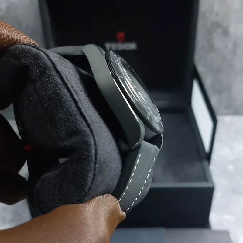 Thumb Black Bay Ceramic