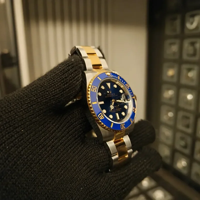 Thumb Submariner Date Rolesor / Blue / Cerachrom