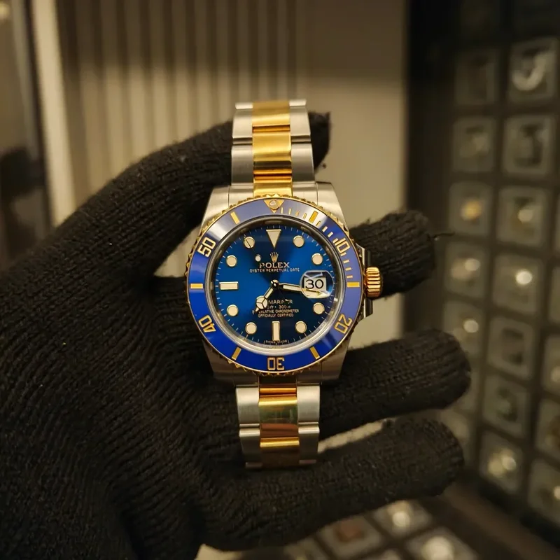 Submariner Date Rolesor / Blue / Cerachrom