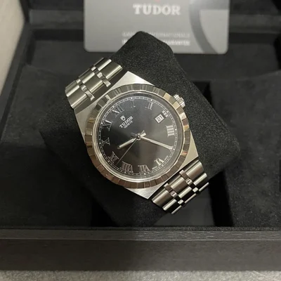 Royal Date 38 Stainless Steel / Black - Roman