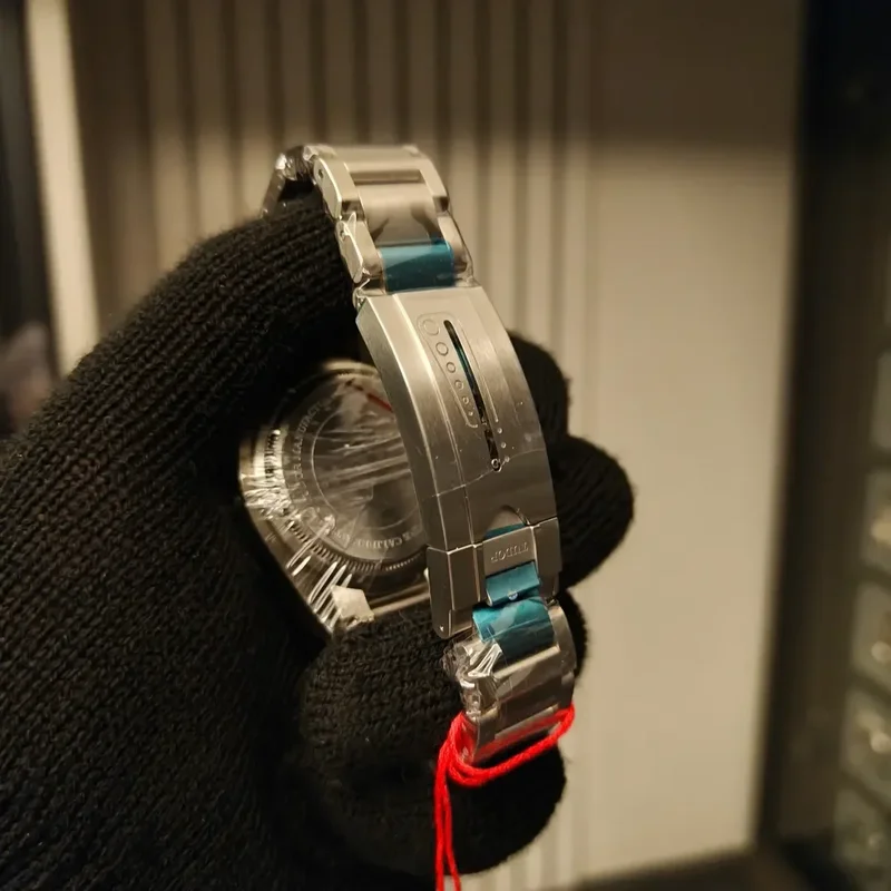Thumb Pelagos Titanium / Black / Bracelet / LHD