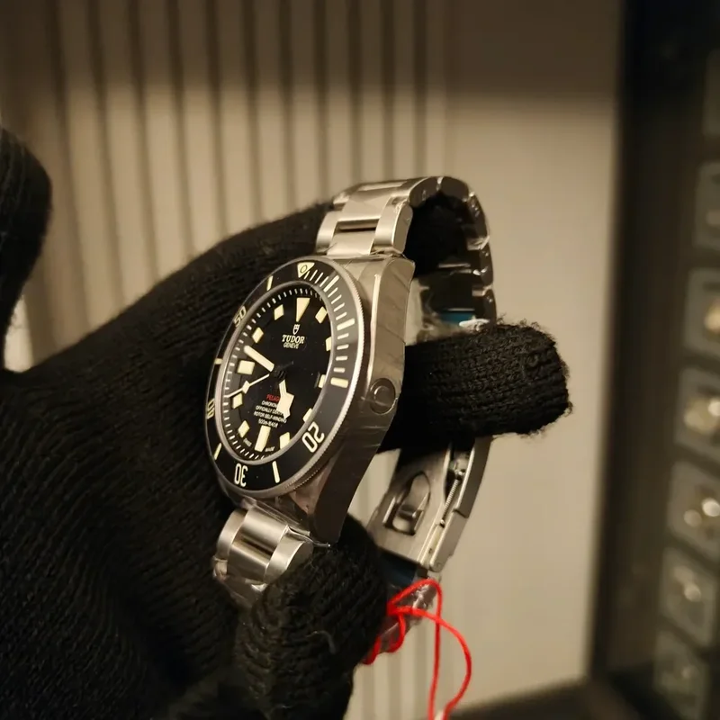 Thumb Pelagos Titanium / Black / Bracelet / LHD