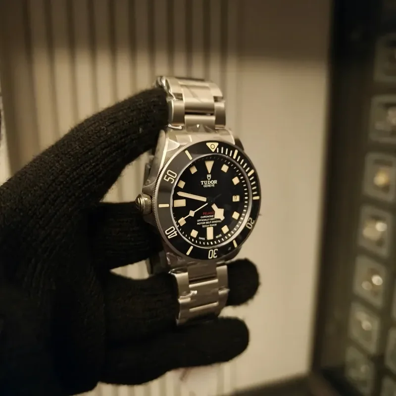 Thumb Pelagos Titanium / Black / Bracelet / LHD