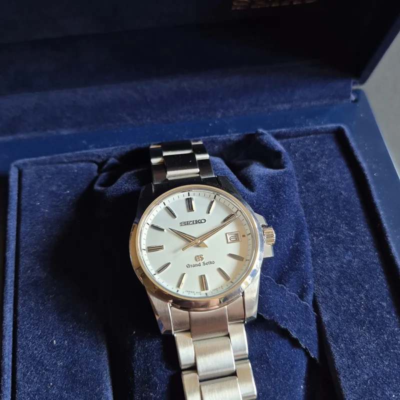 Thumb Elegance Collection SBGX057 Quartz Stainless Steel / Silver