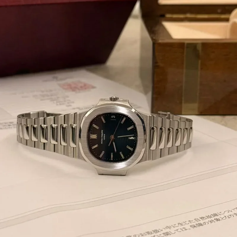 Thumb Patek Philippe Nautilus