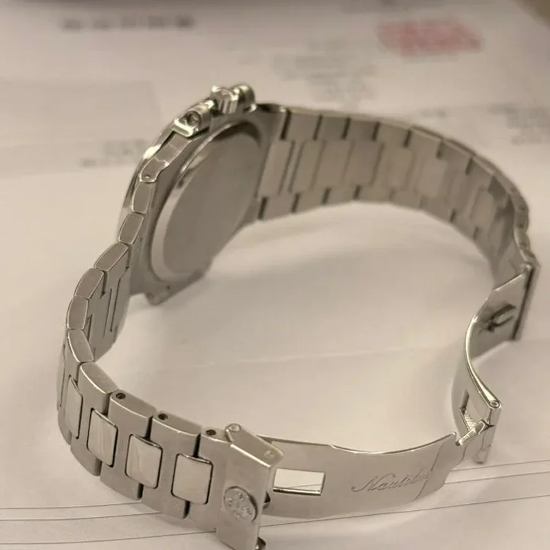 Thumb Patek Philippe Nautilus