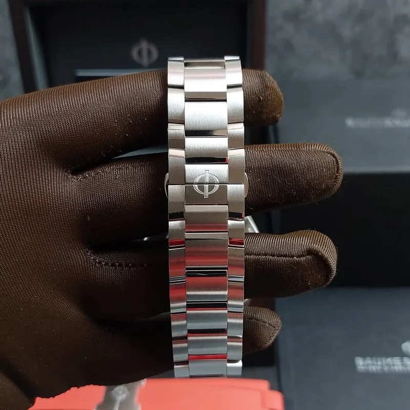 Thumb Riviera Automatic Date 42 'Rabbit Edition Stainless Stee