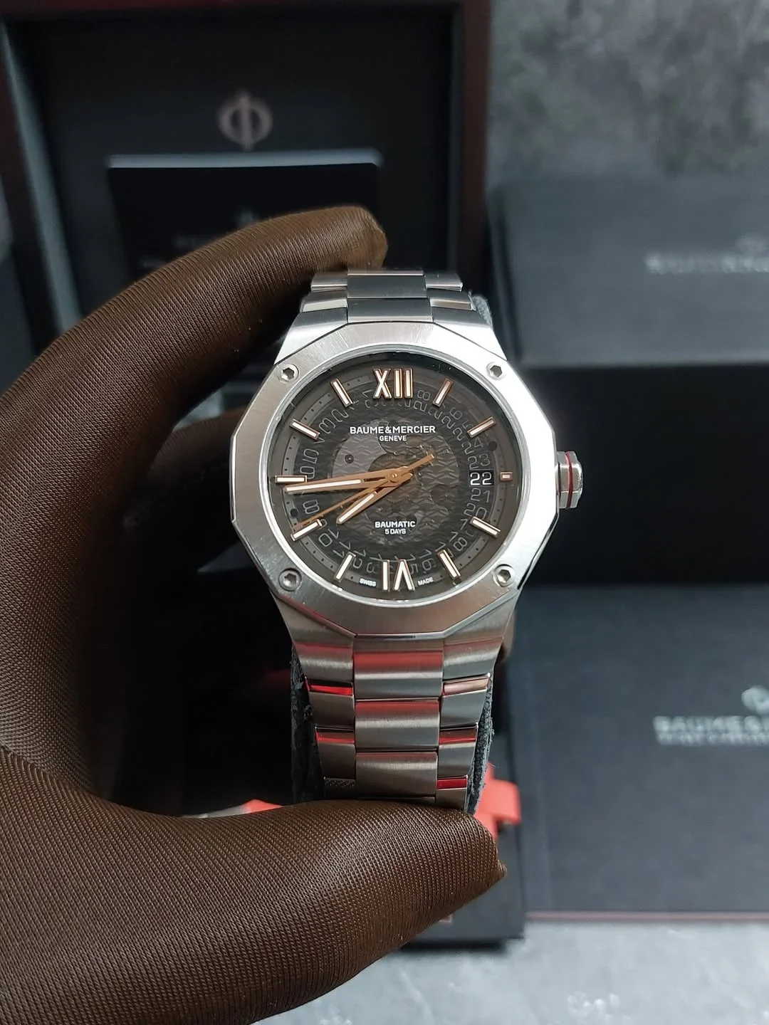Riviera Automatic Date 42 'Rabbit Edition Stainless Stee