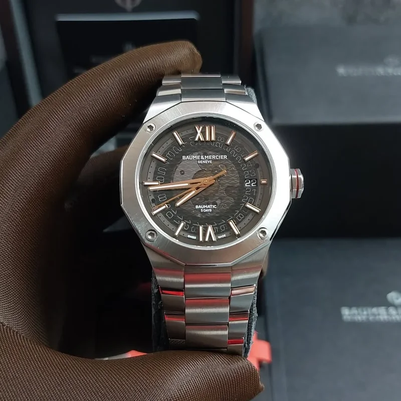 Riviera Automatic Date 42 'Rabbit Edition Stainless Stee