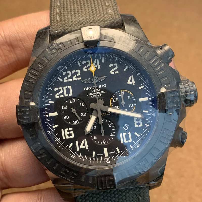 Avenger Hurricane 24H Breitlight / Volcano Black / Military / Pin