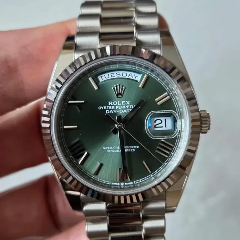 Day-Date 40 White Gold / Green - Roman
