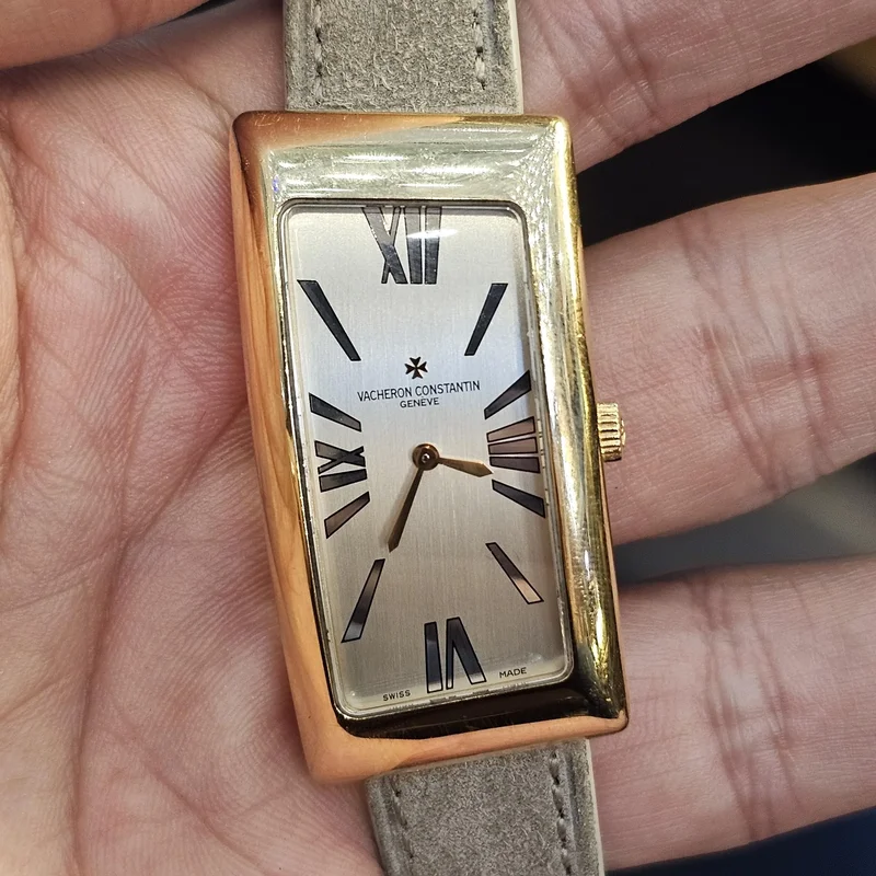1972 Asymmetrical Curved Quartz