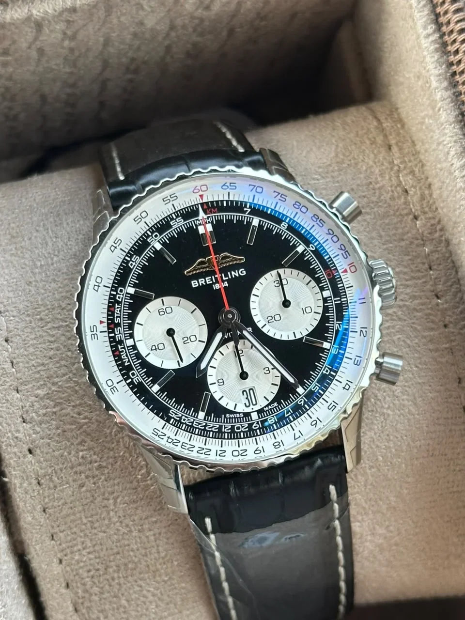 Navitimer B01 Chronograph 41 Stainless Steel / Black / Alligator