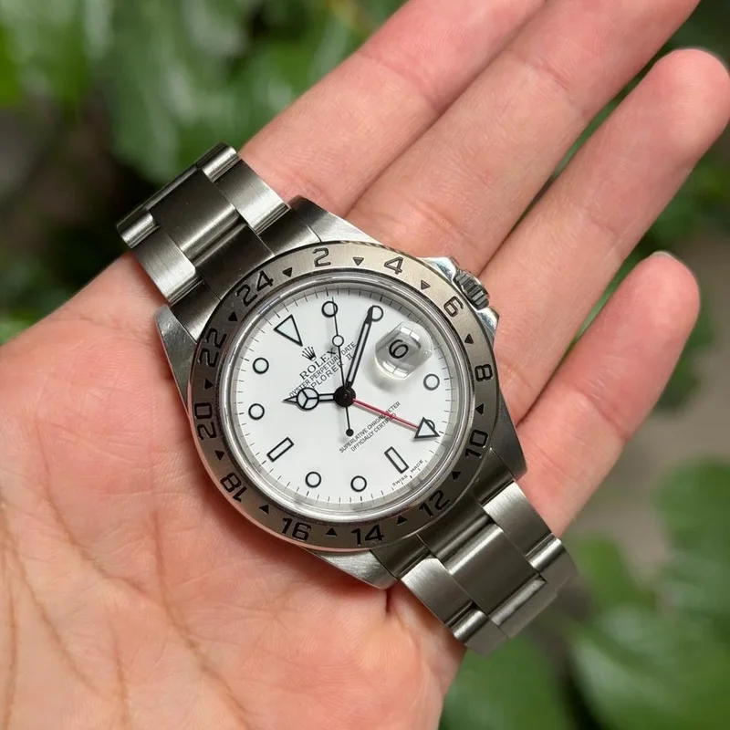 Explorer II Superluminova