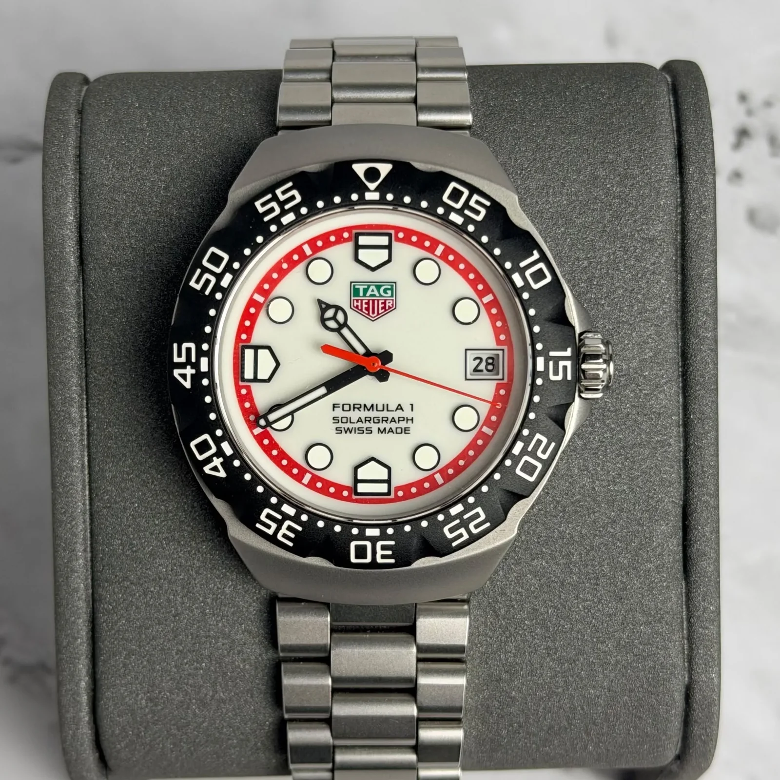 Formula 1 Solargraph 38 Stainless Steel / White / Bracelet