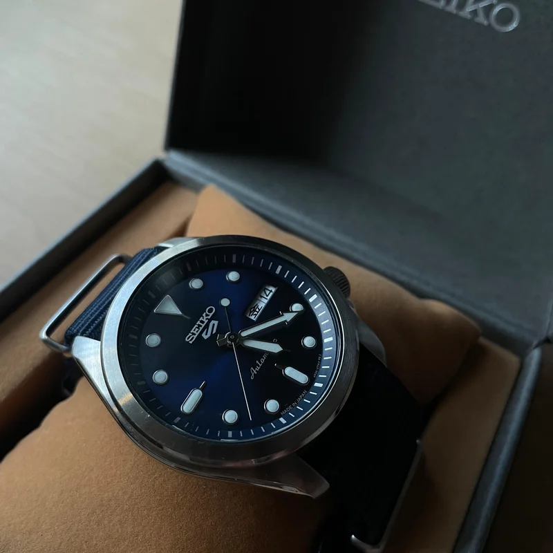 Thumb Seiko 5