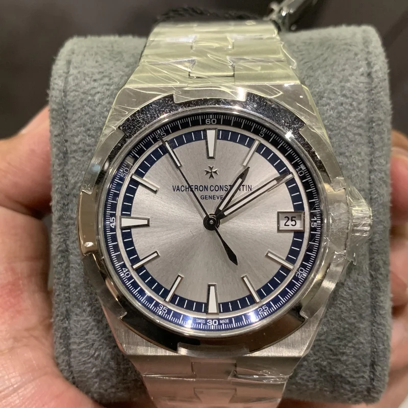 Overseas Date Stainless Steel / Silver