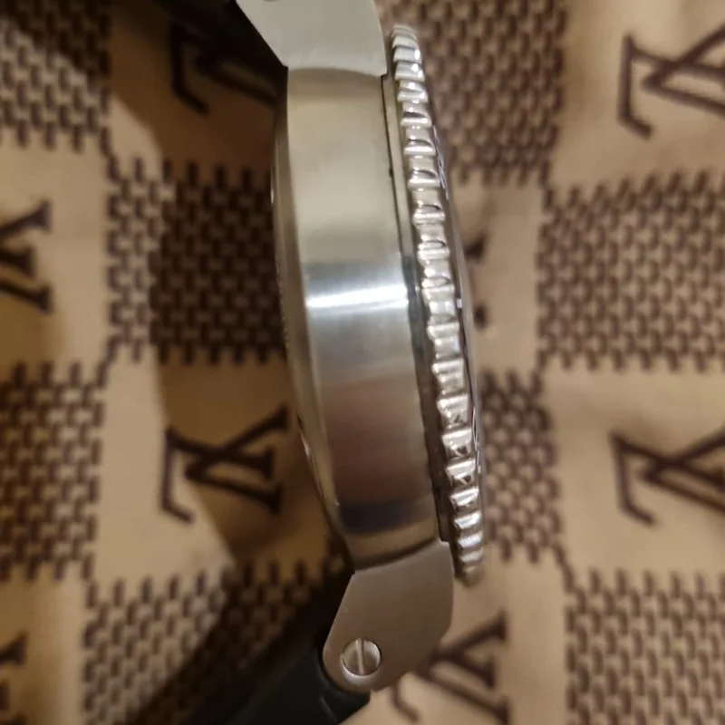 Thumb Aquis Date 43 Stainless Steel / Blue / Rubber