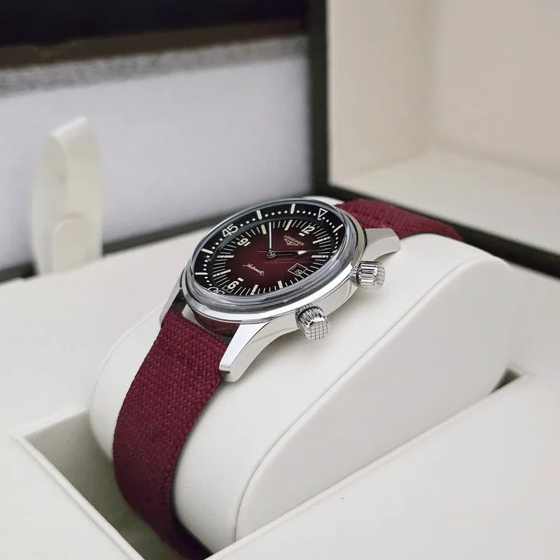 Thumb Legend Diver 36 Stainless Steel / Burgundy / Strap