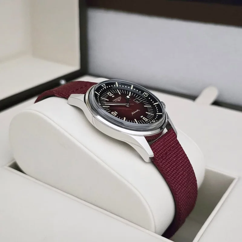 Thumb Legend Diver 36 Stainless Steel / Burgundy / Strap