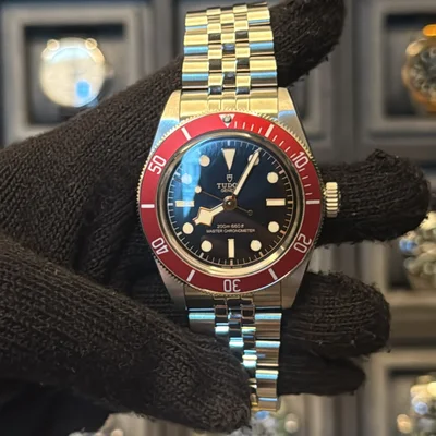Black Bay Master Chronometer Stainless Steel - Burgundy / Black / Jubilee