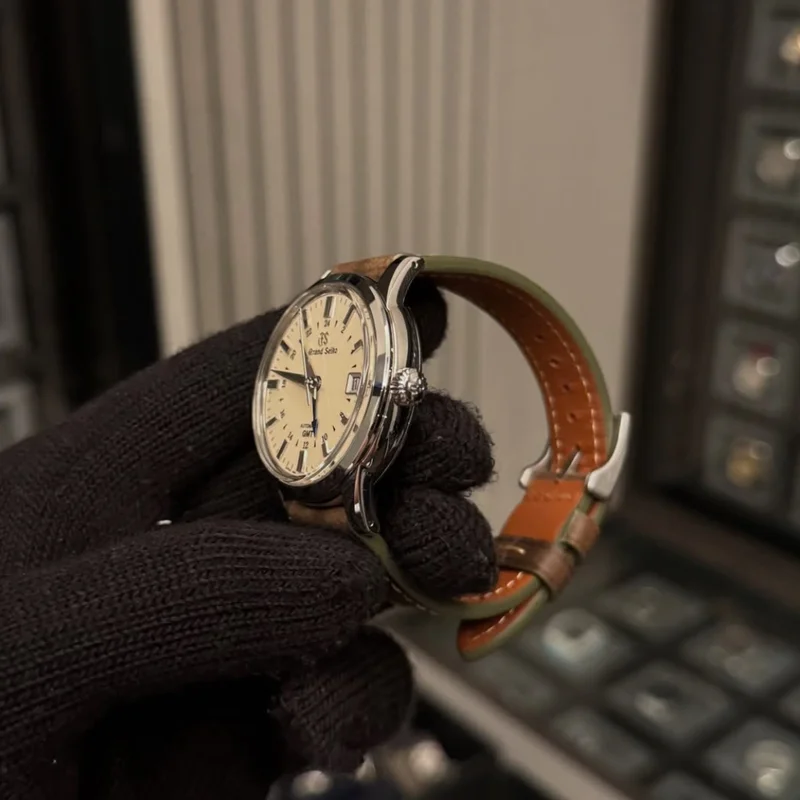 Thumb Automatic Hi Beat 36000 GMT Stainless Steel / Silver / Strap