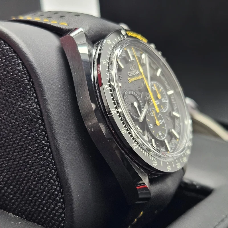 Thumb Speedmaster Moonwatch Dark Side of the Moon Apollo 8