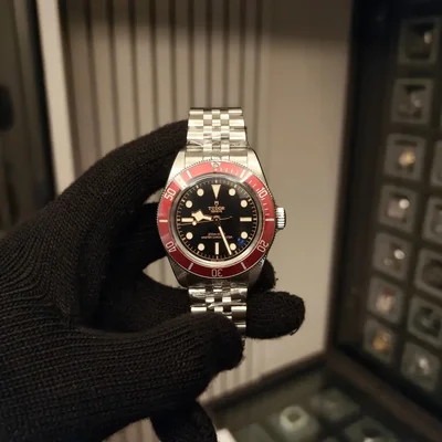 Black Bay Master Chronometer Stainless Steel - Burgundy / Black / Jubilee